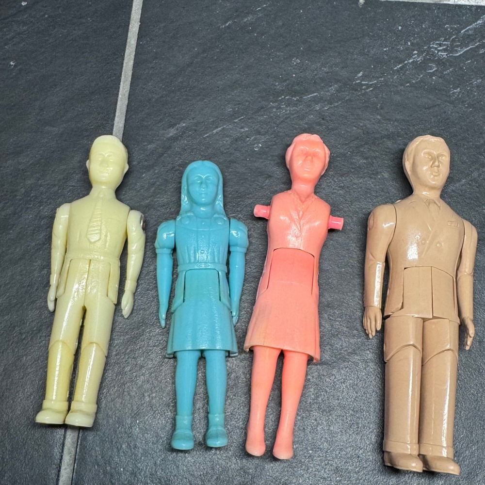 RARE Vintage Renwal Dollhouse Family Figures Plastic Mid Century 4pc Set USA
